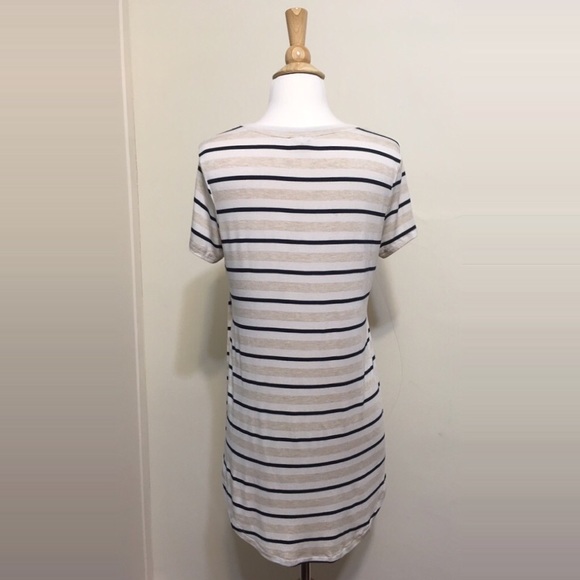 High Low Side Slits Dolphin Hem Short Sleeve Tee - Picture 5 of 5